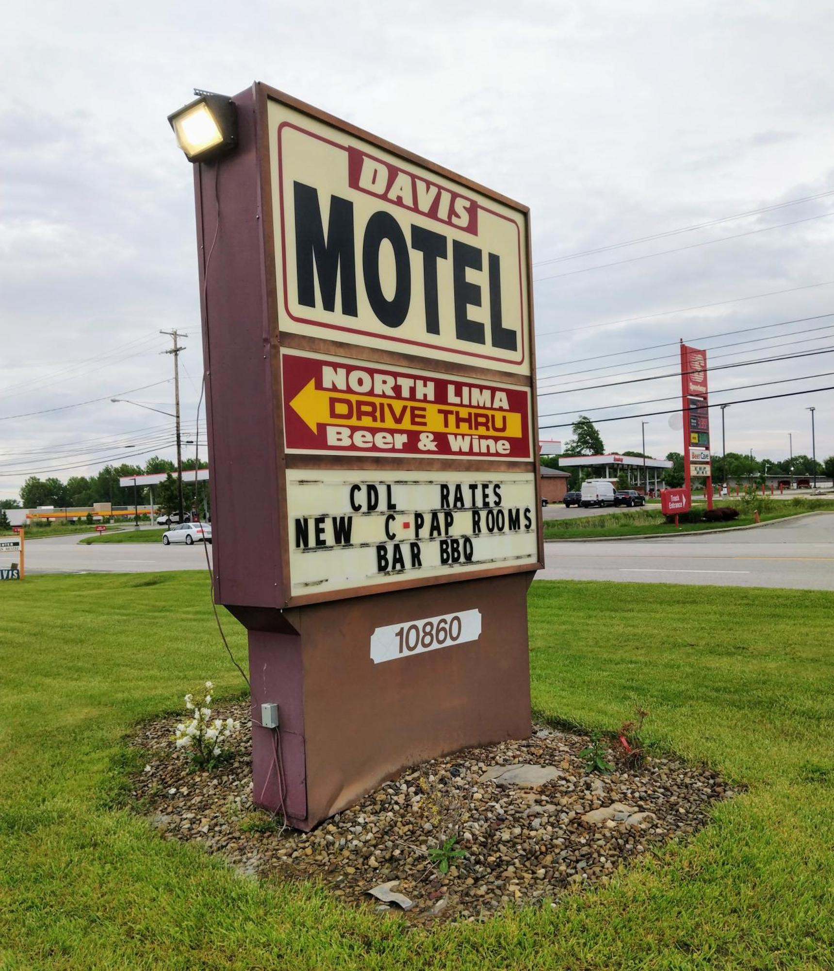 Davis Motel North Lima Exteriör bild
